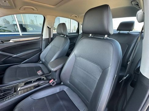 Used 2018 Volkswagen Passat 2.0T SE FWD image 11