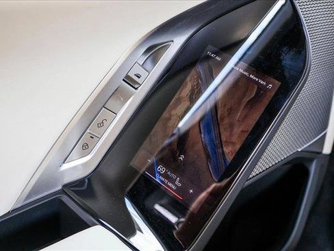 Used 2025 BMW 760i xDrive w/ Premium Package image 21