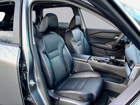 Used 2022 Nissan Rogue SV w/ SV Premium Package image 22