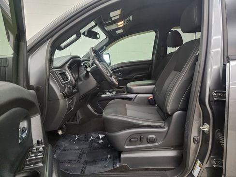 Used 2019 Nissan Titan SV w/ SV Convenience Package AWD/4WD image 12