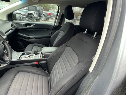 Used 2020 Ford Edge SE image 17