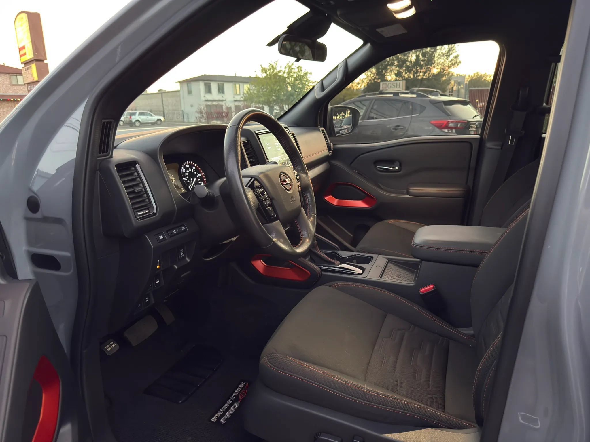 Used 2023 Nissan Frontier PRO-4X w/ Pro Convenience Package AWD/4WD image 9