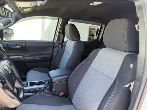 Used 2022 Toyota Tacoma TRD Sport w/ Technology Package AWD/4WD image 13