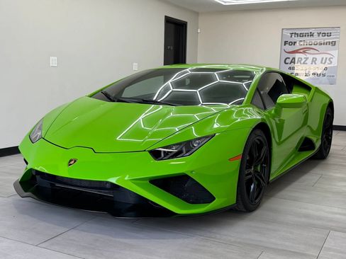 Used 2022 Lamborghini Huracan EVO RWD image 2