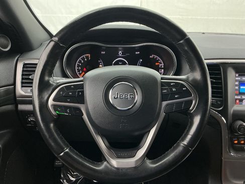 Used 2019 Jeep Grand Cherokee Laredo AWD/4WD image 31