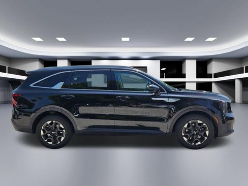 Certified 2024 Kia Sorento S FWD image 7