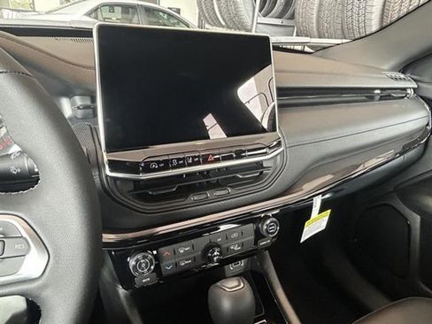 New 2026 Jeep Compass Latitude image 14