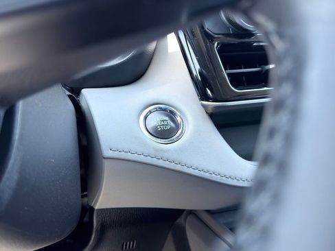 Used 2022 Toyota Highlander XLE image 14