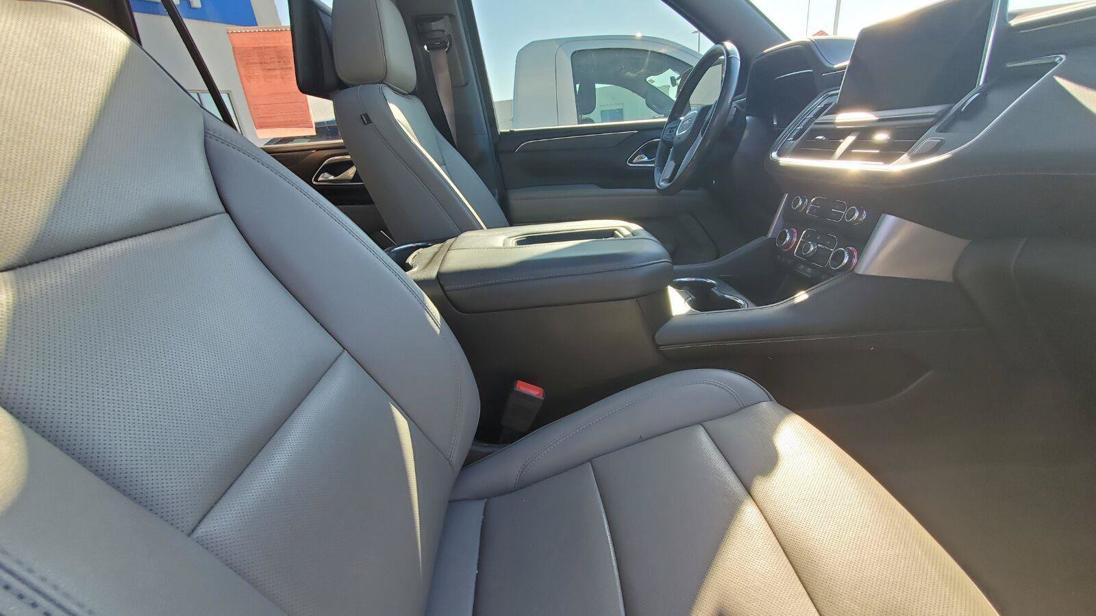 Used 2022 GMC Yukon SLT w/ SLT Premium Package AWD/4WD image 4