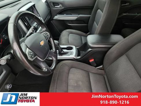 Used 2022 Chevrolet Colorado LT w/ LT Convenience Package AWD/4WD image 14
