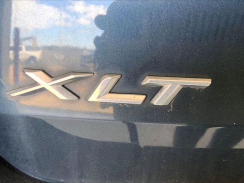 Used 2024 Ford Explorer XLT RWD image 9