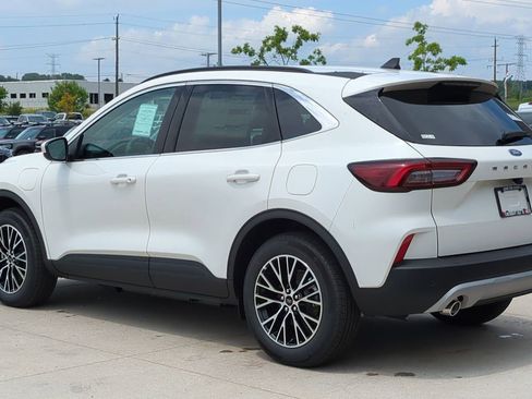 New 2025 Ford Escape SE image 3