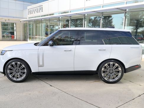 Used 2023 Land Rover Range Rover Autobiography image 8