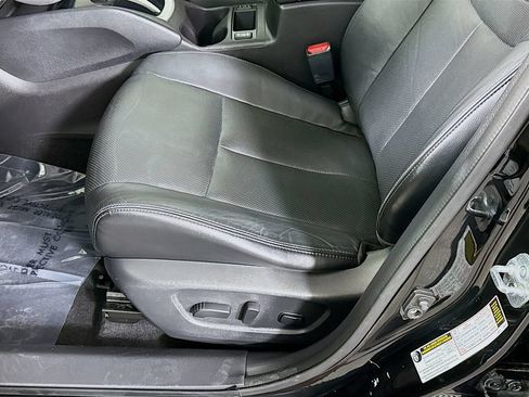 Used 2014 Nissan Rogue SL AWD/4WD image 25