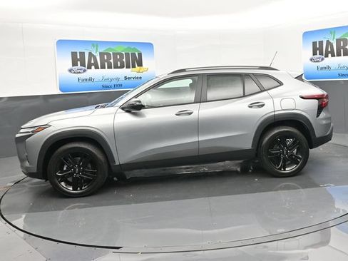 Used 2025 Chevrolet Trax ACTIV w/ Driver Confidence Package FWD image 2