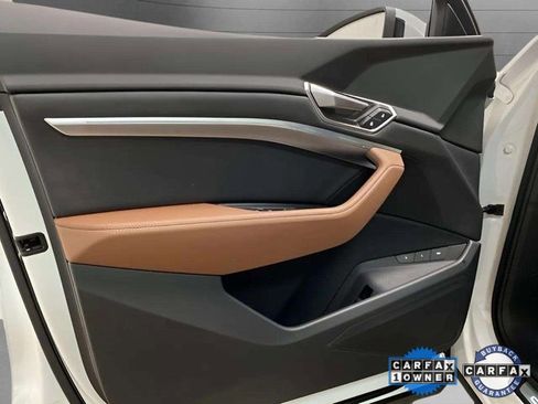 Used 2024 Audi Q8 e-tron Premium image 15