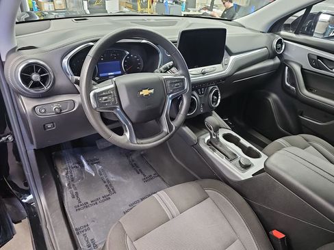 Used 2025 Chevrolet Blazer LT FWD image 15