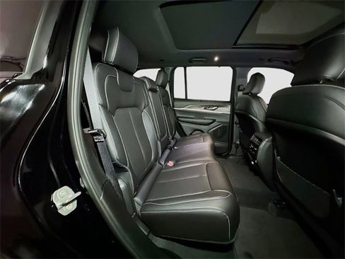 New 2025 Jeep Grand Cherokee Limited w/ Luxury Tech Group II image 31