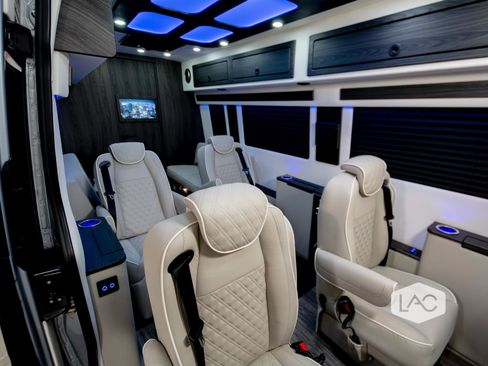 Used 2025 Mercedes-Benz Sprinter 3500 image 25