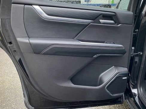 Used 2025 GMC Acadia Elevation image 17