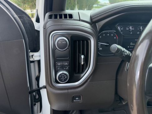 Used 2020 GMC Sierra 1500 SLT RWD image 18