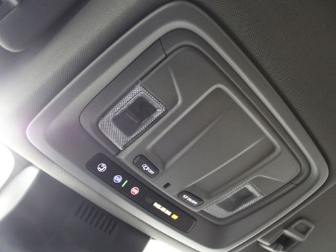 Used 2024 Chevrolet Silverado 1500 Custom image 17