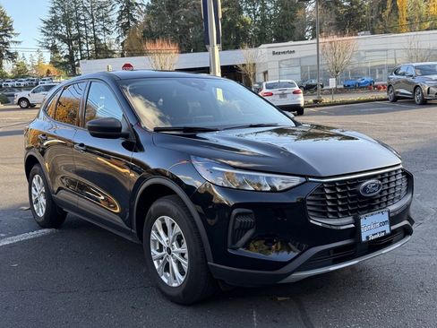 Used 2025 Ford Escape Active image 2