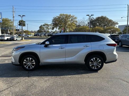 Used 2022 Toyota Highlander XLE FWD image 7