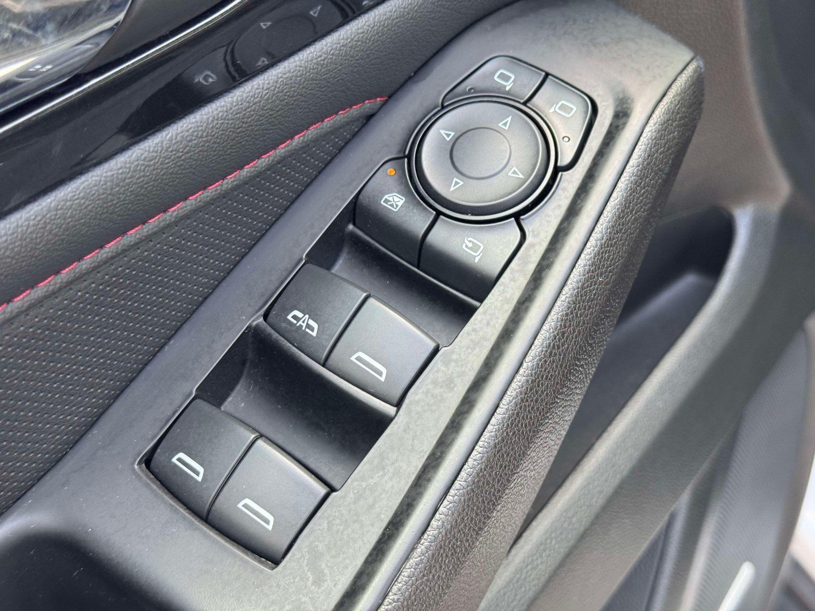Used 2023 Chevrolet Traverse RS AWD/4WD image 18