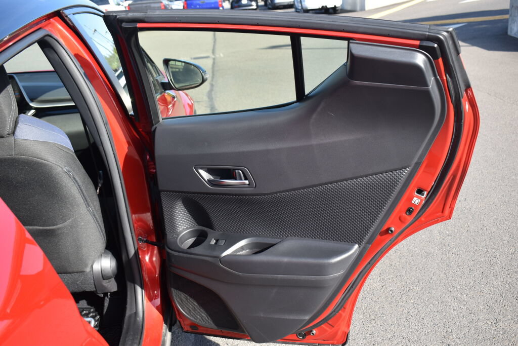 Used 2021 Toyota C-HR Limited FWD image 22