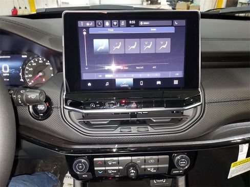 New 2026 Jeep Compass Latitude image 24