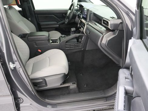 Certified 2025 Toyota Tacoma SR5 AWD/4WD image 36