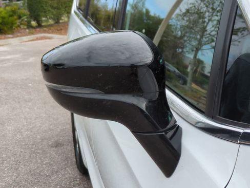 Used 2025 Chrysler Pacifica Select image 12