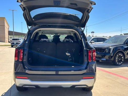 Used 2026 Kia Sorento LX image 9