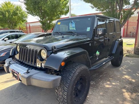 Used 2015 Jeep Wrangler Unlimited Sahara w/ Connectivity Group AWD/4WD image 1