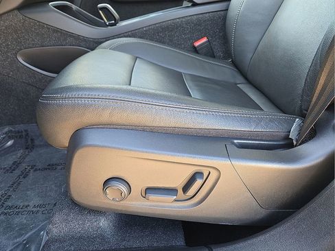 Certified 2025 Volvo XC40 B5 Core image 24