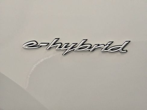 Certified 2025 Porsche Cayenne E-Hybrid Coupe AWD/4WD image 25