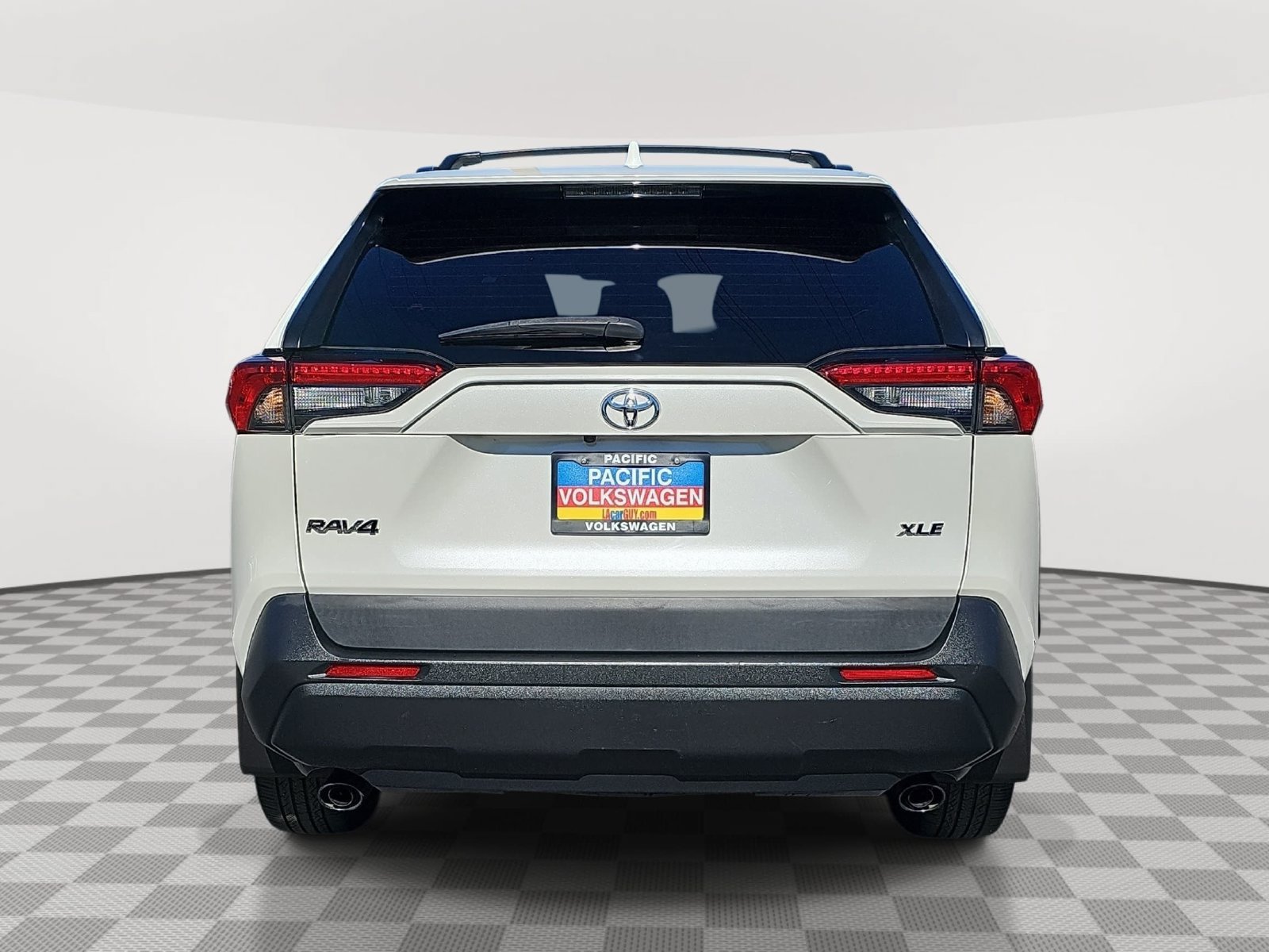 Used 2022 Toyota RAV4 XLE Premium FWD image 6