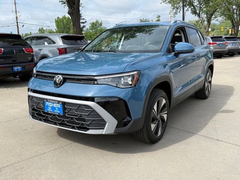 Used 2025 Volkswagen Taos SE AWD/4WD image 8