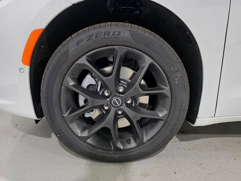 New 2026 Chrysler Pacifica Limited w/ S Appearance Package image 8