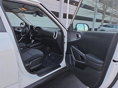 Certified 2023 Kia Soul LX w/ LX Technology Package image 26