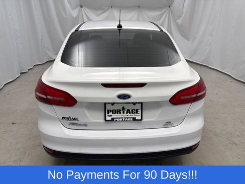 Used 2018 Ford Focus SE image 3