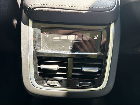 Used 2023 Volvo XC60 B5 Ultimate w/ Climate Package image 21