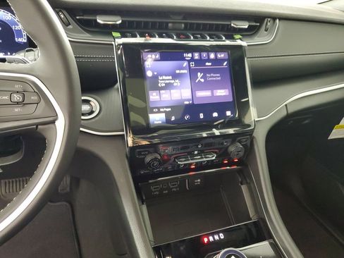 New 2025 Jeep Grand Cherokee Altitude image 17