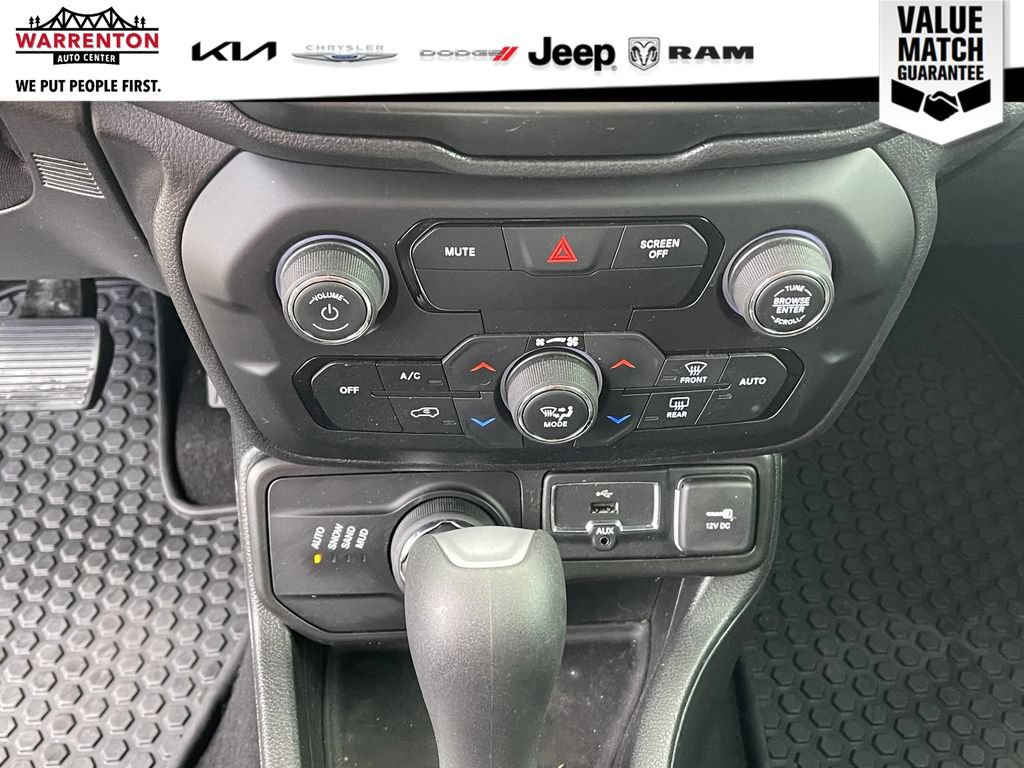 Used 2018 Jeep Renegade Altitude AWD/4WD image 25