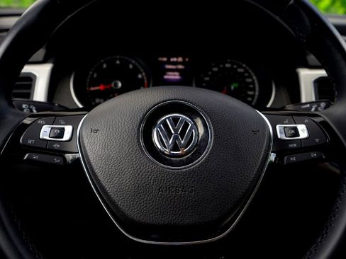 Used 2019 Volkswagen Atlas SE w/ Panoramic Sunroof Package FWD image 13