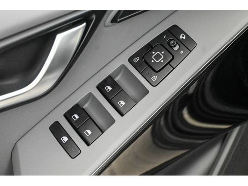 New 2026 Kia Niro FWD image 16