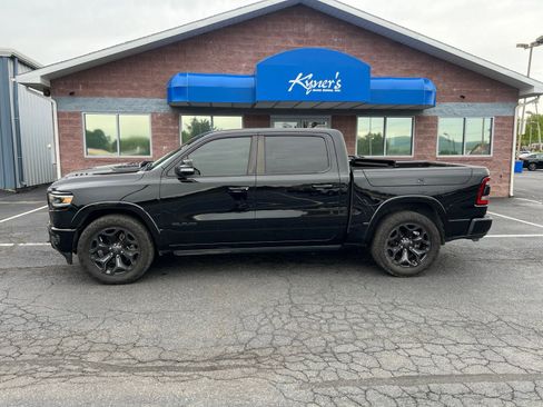 Used 2020 RAM 1500 Limited w/ Black Appearance Package AWD/4WD image 3