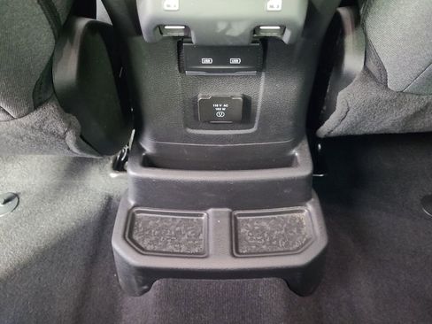 Used 2025 Jeep Wrangler Unlimited Sahara AWD/4WD image 17