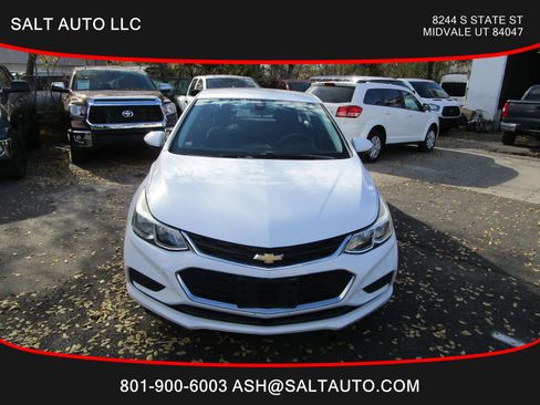 Used 2017 Chevrolet Cruze LS image 2
